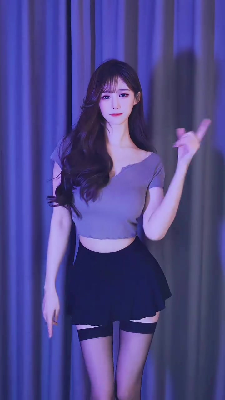 他只是你的妹妹，紫色很有韵味~